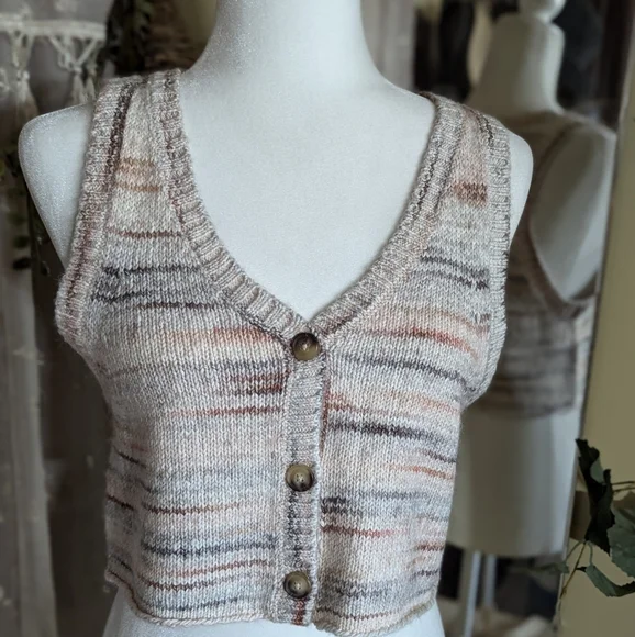 Unbranded | Cropped sweater vest - Picture 2 of 8